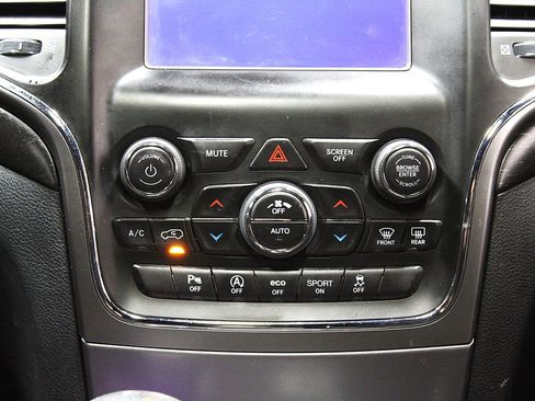 Used 2018 Jeep Grand Cherokee Laredo AWD/4WD image 22