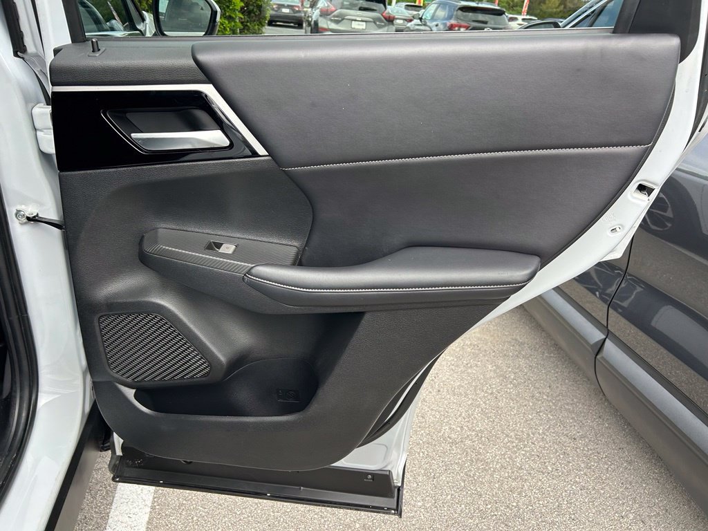 Used 2024 Mitsubishi Outlander SE AWD/4WD image 43
