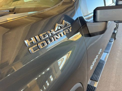 Used 2020 Chevrolet Silverado 2500 High Country w/ Technology Package image 10