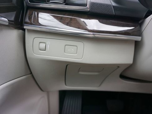 Used 2017 Volvo XC90 T6 Momentum w/ Vision Package image 4