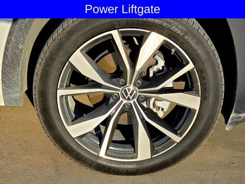 Used 2025 Volkswagen Atlas SEL Premium R-Line image 8