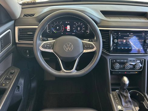 Used 2023 Volkswagen Atlas SE w/ Black Wheel Package FWD image 14
