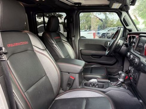 Used 2022 Jeep Wrangler Unlimited Rubicon w/ Cold Weather Group AWD/4WD image 16