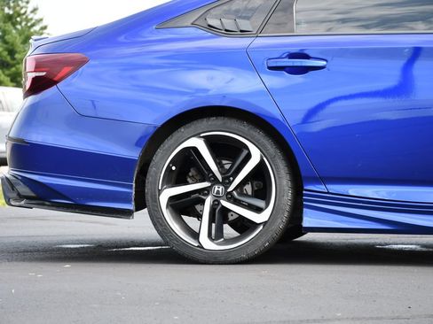 Used 2018 Honda Accord Sport image 10