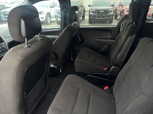 Used 2017 Dodge Grand Caravan SE image 21