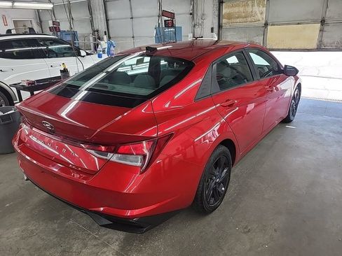Used 2023 Hyundai Elantra SEL FWD image 4