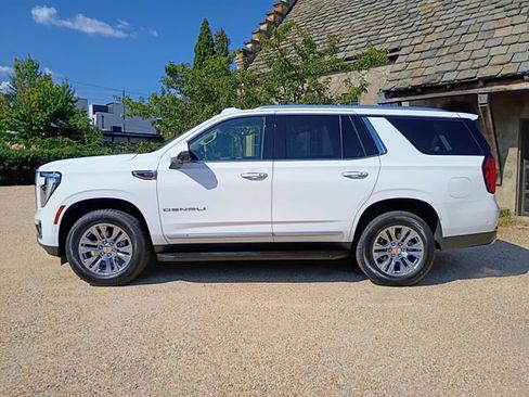 Used 2025 GMC Yukon Denali w/ LPO, Floor Liner Package RWD image 6