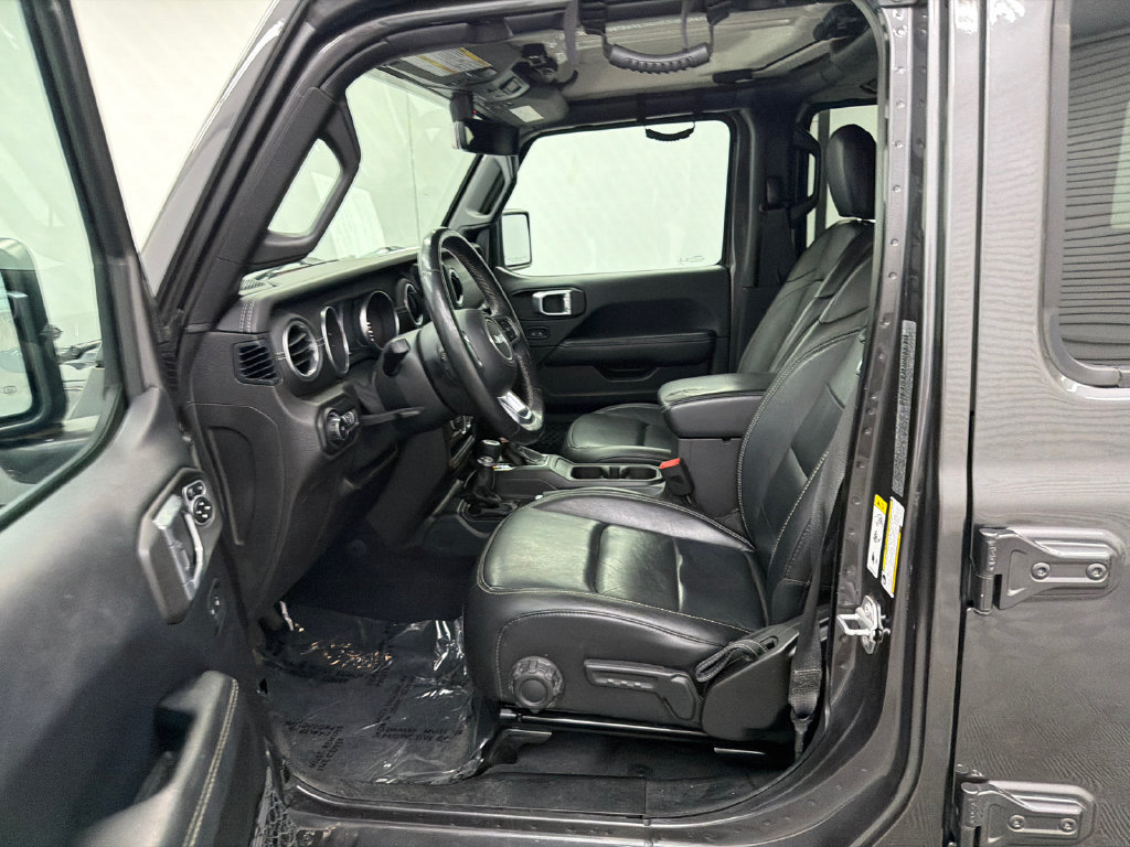 Used 2018 Jeep Wrangler Unlimited Sahara AWD/4WD image 9