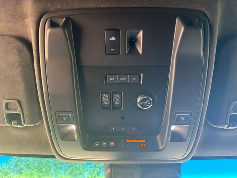 Used 2017 Cadillac Escalade Platinum AWD/4WD image 30