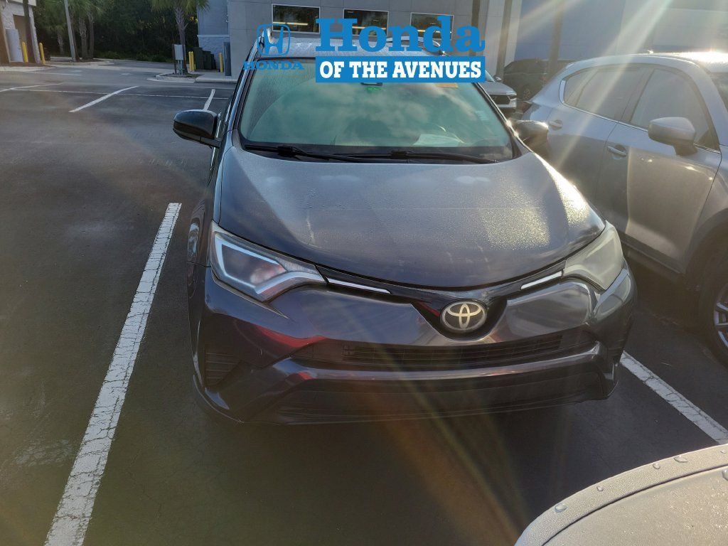 Used 2018 Toyota RAV4 LE FWD image 2