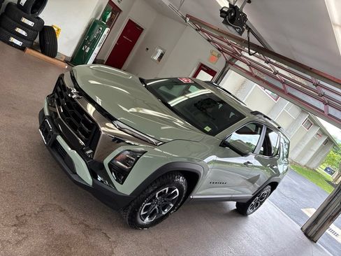 Used 2025 Chevrolet Equinox ACTIV w/ Safety and Technology Package AWD/4WD image 6