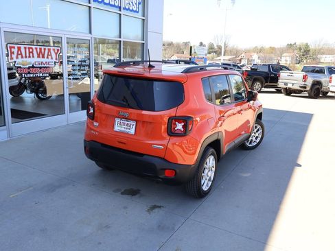 Used 2019 Jeep Renegade Latitude AWD/4WD image 22