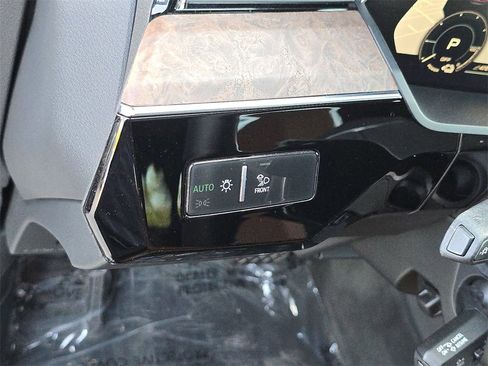 Used 2019 Audi e-tron Premium Plus image 33