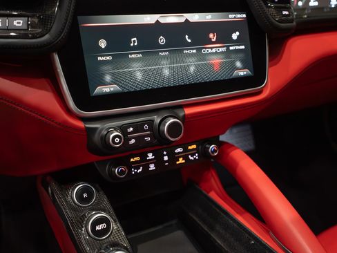 Used 2018 Ferrari GTC4Lusso T image 31