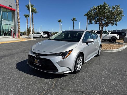 Used 2025 Toyota Corolla LE FWD image 3