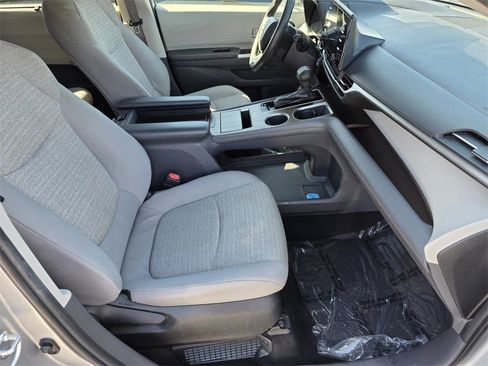 Used 2022 Toyota Sienna LE image 32