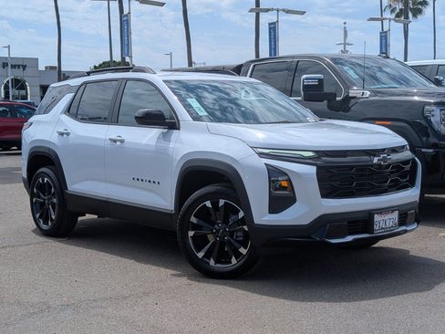 Used 2026 Chevrolet Equinox RS FWD image 2