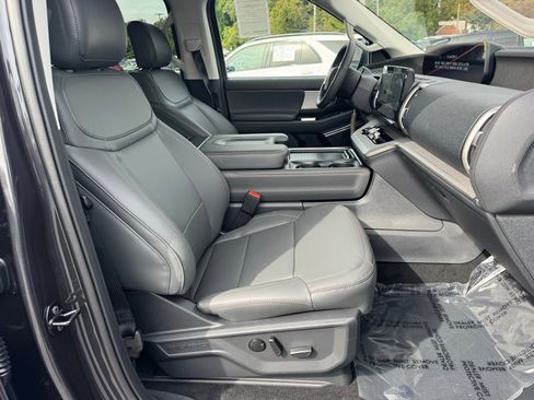 New 2025 Ford Expedition Active image 26