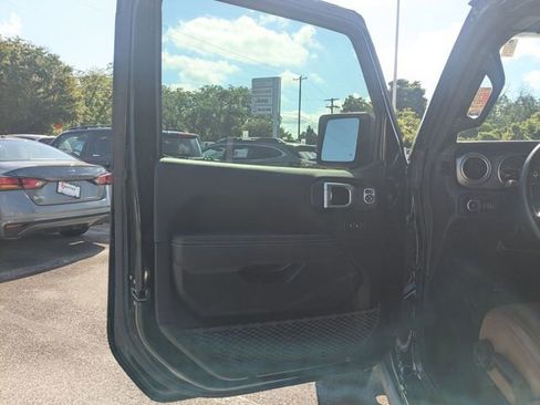 Used 2021 Jeep Wrangler Unlimited Rubicon AWD/4WD image 11