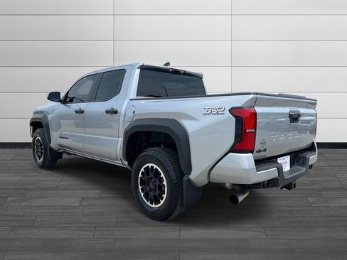 Used 2025 Toyota Tacoma TRD Off-Road AWD/4WD image 5