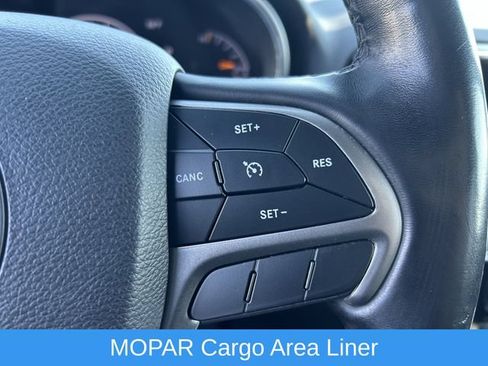 Used 2021 Jeep Grand Cherokee Laredo X AWD/4WD image 18