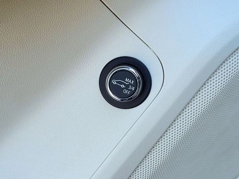 Used 2021 GMC Acadia Denali w/ Denali Technology Package image 12