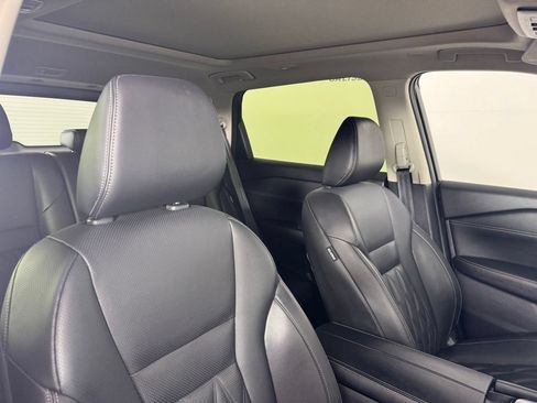 Used 2025 Nissan Rogue Platinum AWD/4WD image 37