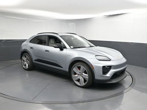 New 2025 Porsche Macan 4S Electric image 27