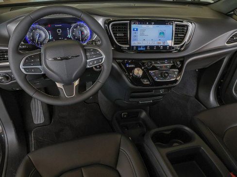 Used 2026 Chrysler Pacifica Select FWD image 21