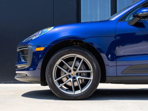 Certified 2022 Porsche Macan AWD/4WD image 13