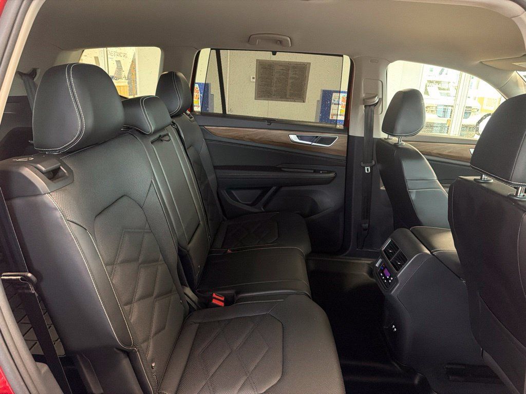 Used 2024 Volkswagen Atlas SE AWD/4WD image 53