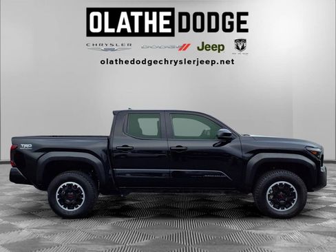 Used 2024 Toyota Tacoma TRD Off-Road image 29