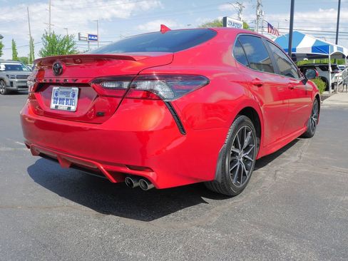 Used 2021 Toyota Camry SE w/ Cold Weather Package FWD image 7