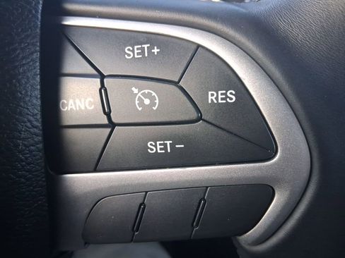 Used 2015 Dodge Charger SXT image 21