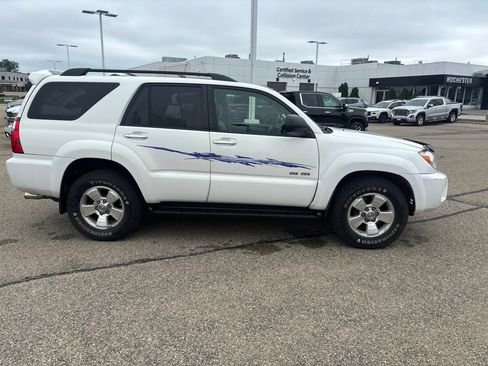 Used 2008 Toyota 4Runner SR5 w/ SR5 Extra Value Pkg 1 AWD/4WD image 4