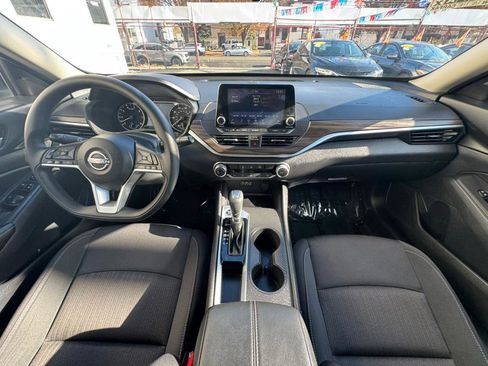 Used 2025 Nissan Altima 2.5 SV image 13