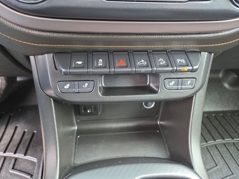 Used 2022 GMC Canyon AT4 image 24