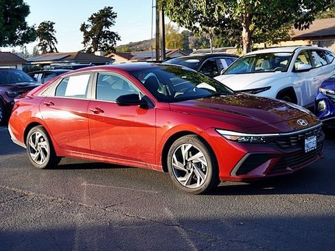 Used 2025 Hyundai Elantra Sport image 6