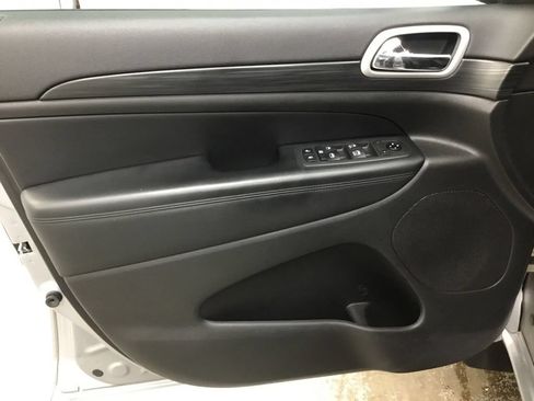 Used 2020 Jeep Grand Cherokee Altitude AWD/4WD image 8