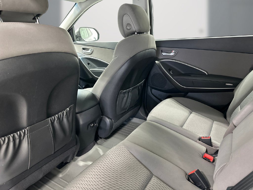 Used 2017 Hyundai Santa Fe SE w/ Cargo Package FWD image 15