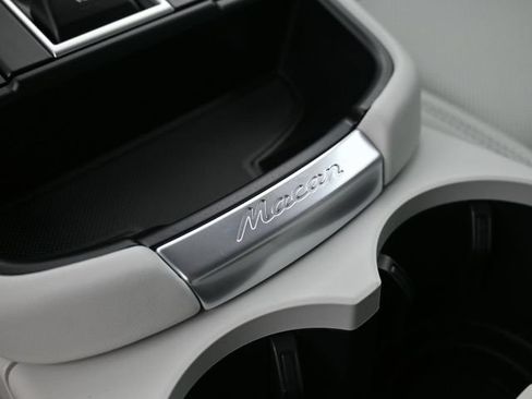 Certified 2026 Porsche Macan AWD/4WD image 11