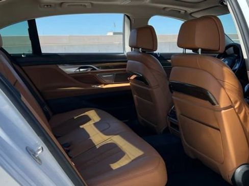 Used 2018 BMW 740i image 23