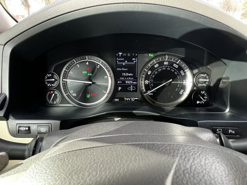 Used 2021 Lexus LX 570 4WD w/ 3rd Row & Luxury Pkg image 22