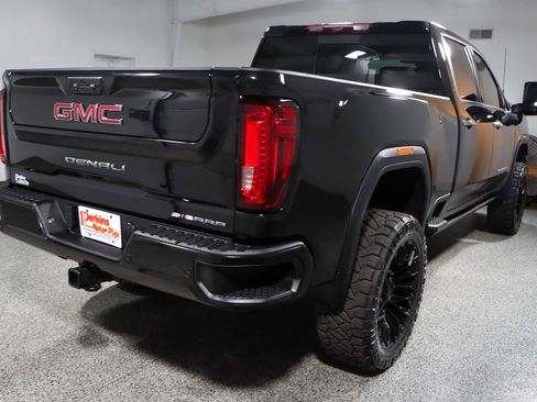 Used 2023 GMC Sierra 2500 Denali w/ Denali Black Diamond Edition image 8