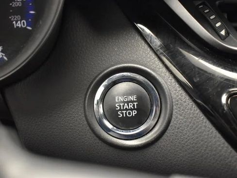 Used 2022 Toyota C-HR XLE image 28