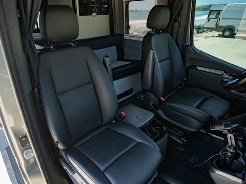 Used 2022 Mercedes-Benz Sprinter 2500 image 22