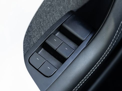 Used 2022 Tesla Model S Plaid image 18