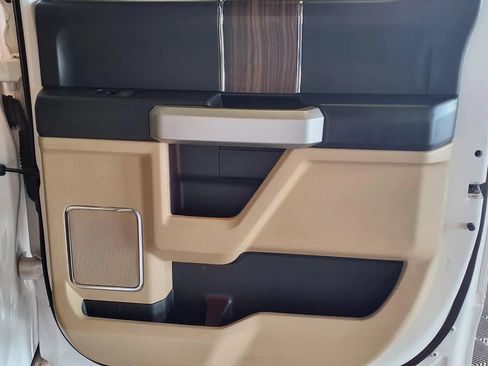 Used 2015 Ford F150 Lariat w/ Equipment Group 502A Luxury AWD/4WD image 10