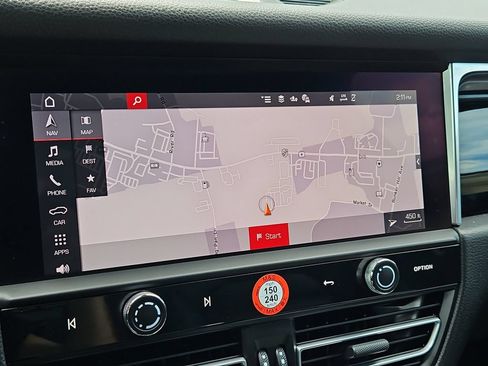 Certified 2026 Porsche Macan AWD/4WD image 17
