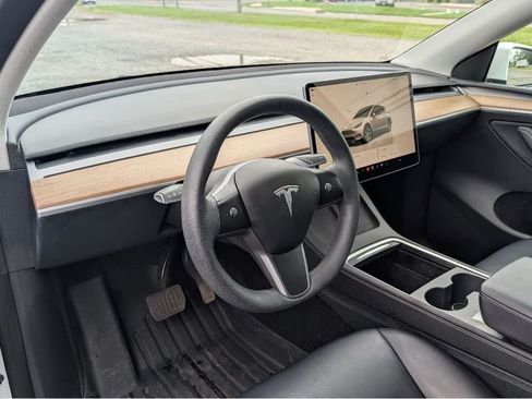 Used 2023 Tesla Model Y Long Range AWD/4WD image 19